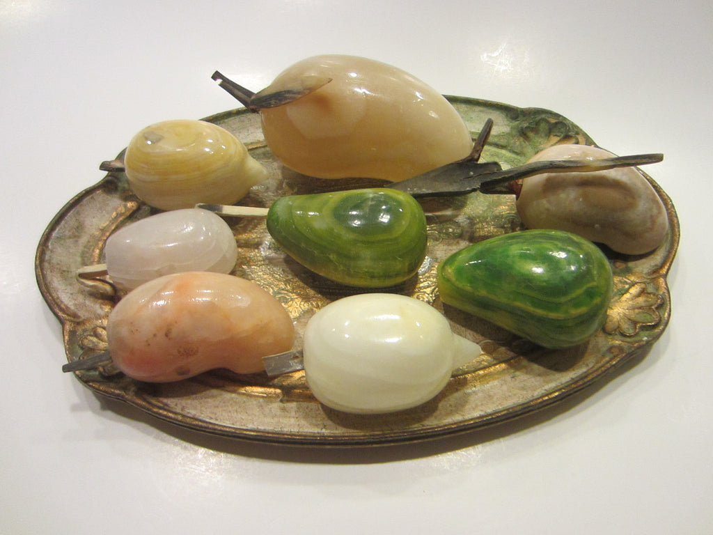 Decoration With Chalcedony Style Fruits