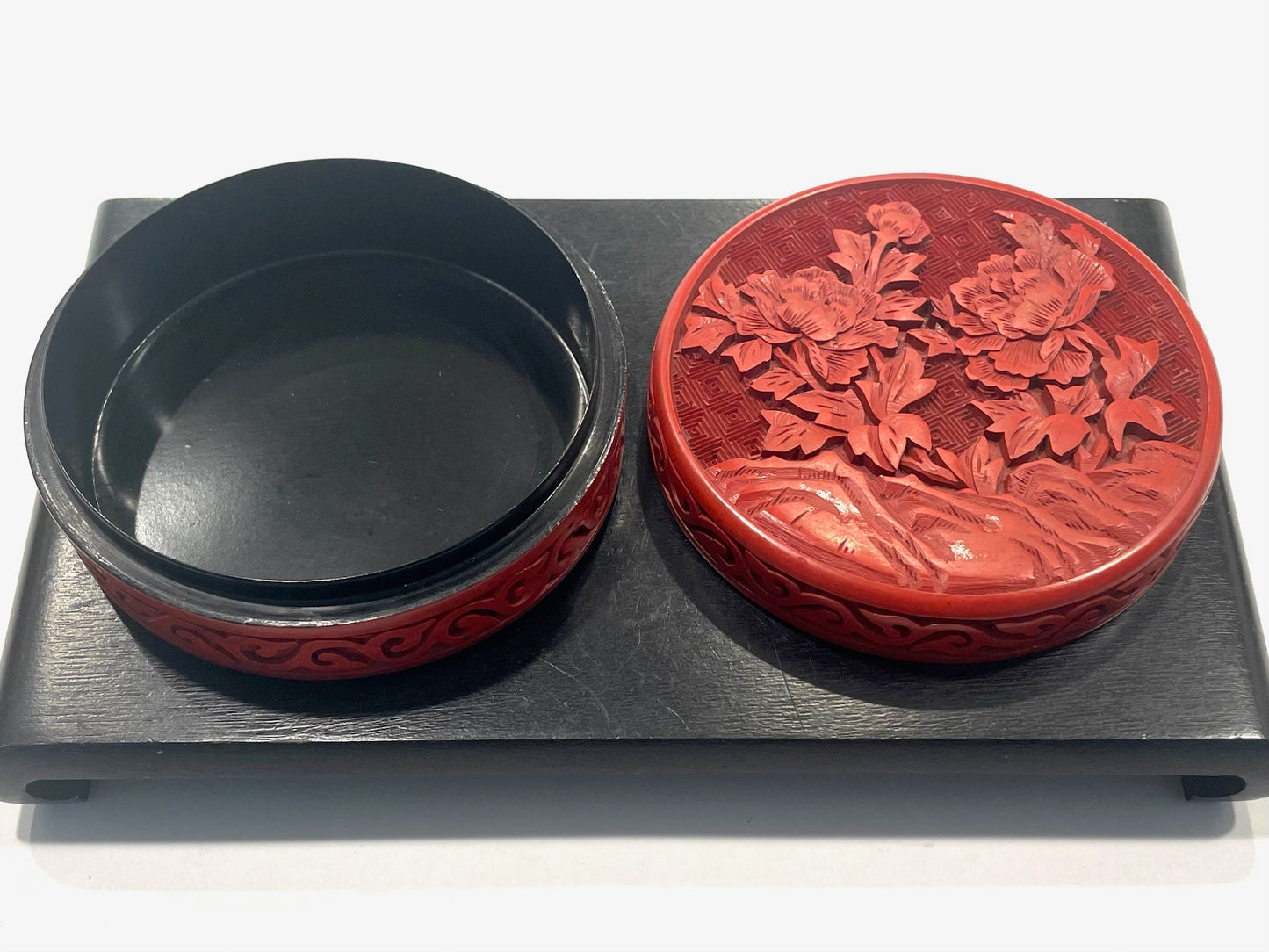 Chinese Red Lacquer Carved Lotus Flowers Decorative Box