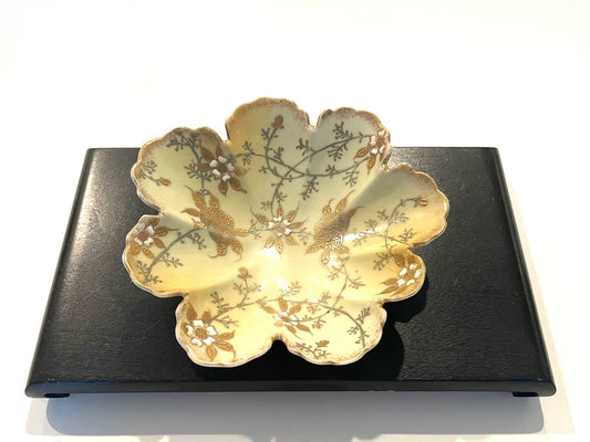 Antique Chinoiserie Floral Gilded Enameling Scallop Design Bowl