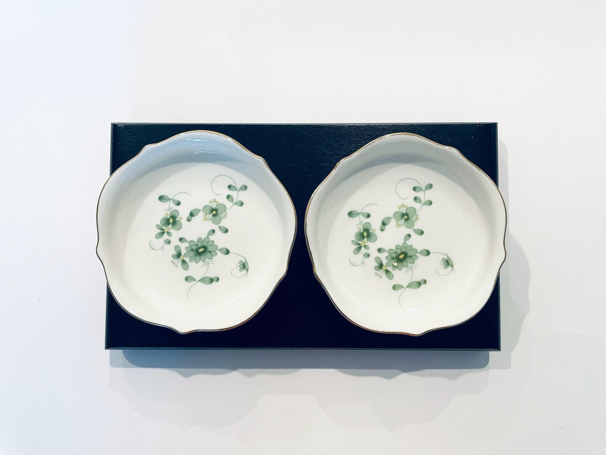 Nishiyama 1990 Decorative Bowls with Green Flowers 