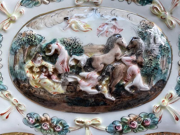 R Capodimonte Italy Porcelain Box Majolica Cherubs Hand Painted Figurative