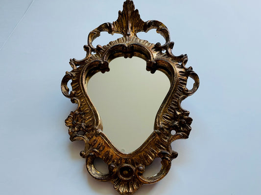 Dorato a mano Made In Italy Rococo Style Crested Gilt Mirror