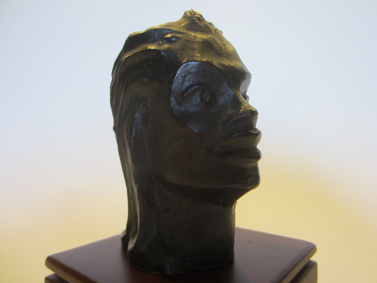 Hawaiian Resin Head On San Pacific San Francisco Platform - Designer Unique Finds 