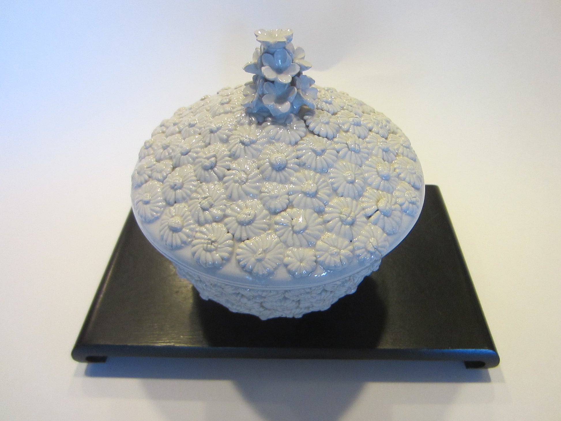 Italy Hand Crafted Porcelain White Flowers Box Majolica Daisies - Designer Unique Finds 