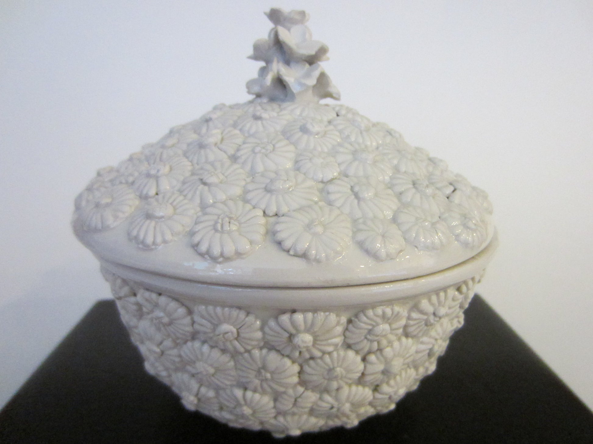 Italy Hand Crafted Porcelain White Flowers Box Majolica Daisies - Designer Unique Finds 