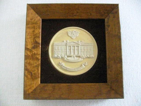 The White House Wedgwood Collector Society England Medallion Cameo Icon - Designer Unique Finds 
 - 1