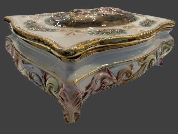 R Capodimonte Italy Porcelain Box Majolica Cherubs Hand Painted Figurative