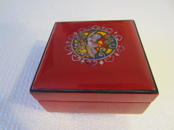 Flying Bird Medallion Asian Red Lacquered Jewelry Box Decorated Mother Of Pearl - Designer Unique Finds 
 - 1