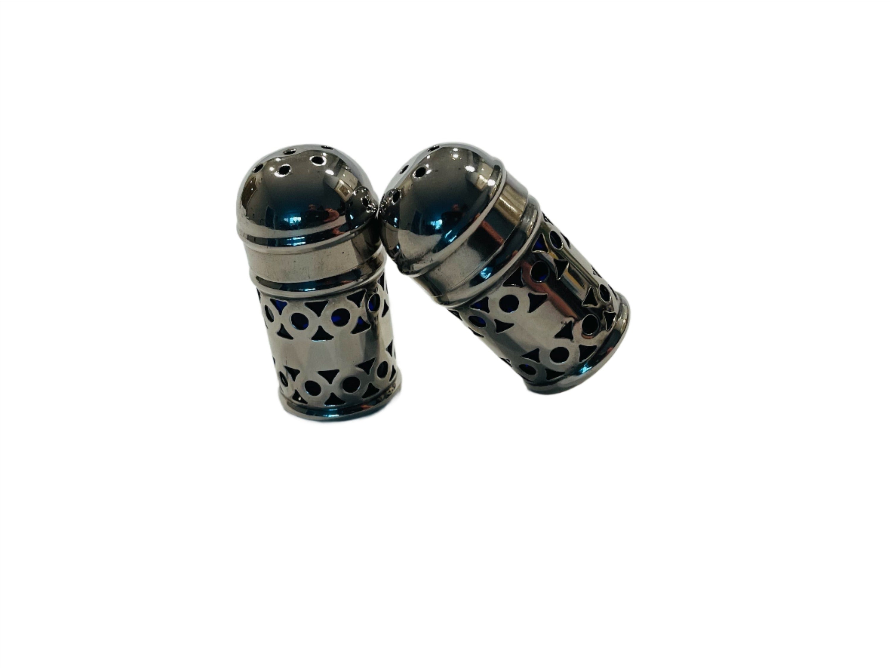 miniature salt and pepper shakers