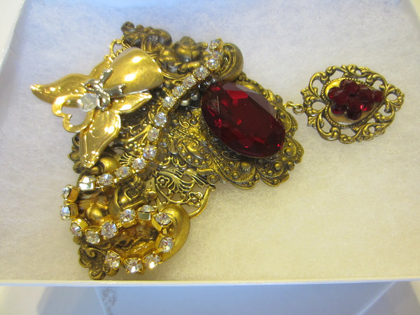 Jane Romantic Golden Filigree Angel Brooch Red Cabochon Heart