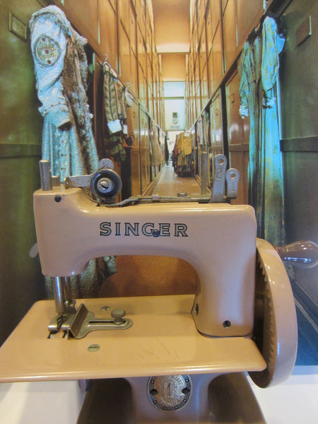 Singer Great Britain Tan Metal Mini Sewing Machine - Designer Unique Finds 