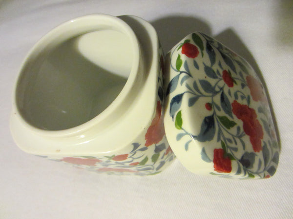 San Francisco Counterpoint Porcelain Tea Caddy Made In Japan Red Cloves