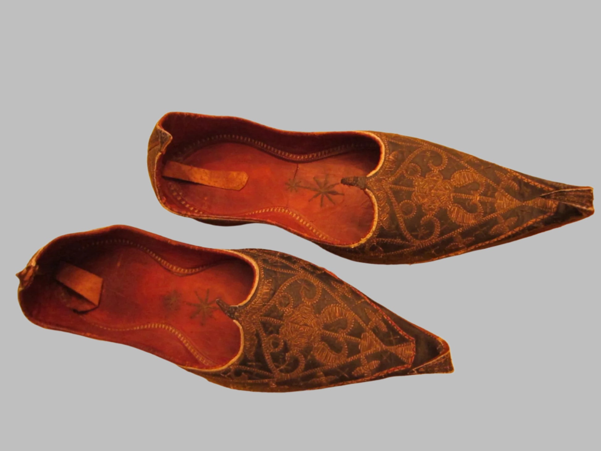 Traditional Maharaja Shoes Complimentary Gold Embroidery Influence Far East Traditional Maharaja Shoes Complimentary Gold Embroidery Influence Far East