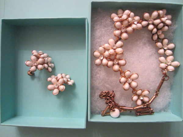 Milk Glass Diasy Blossoming Flowers Mid Century Necklace Earring Set