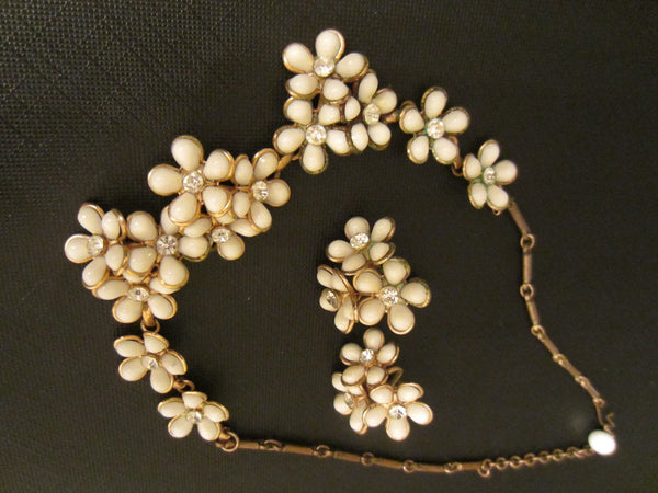 Milk Glass Diasy Blossoming Flowers Mid Century Necklace Earring Set