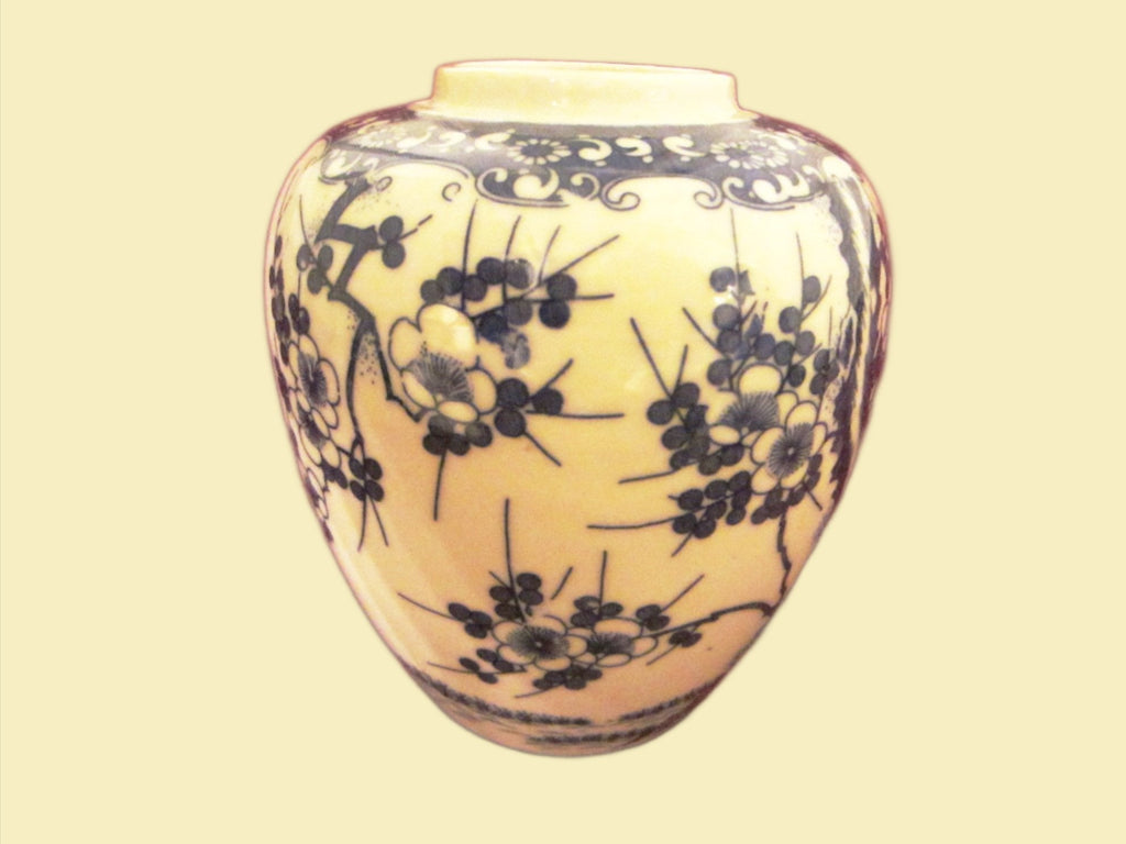 Wales Japanese Chinoiserie Porcelain  Vase 